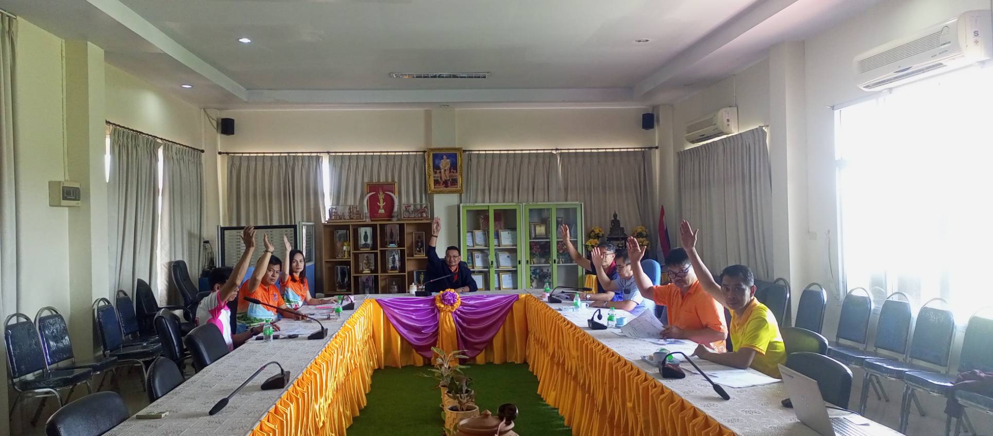 ประชุมคณะกรรมการช่วยเหลือประชาชน
